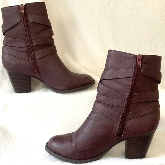 JUSTFAB Katja Four Buckle Side Zip Faux Leather Block Heel Moto Boots Size 7.5 - Picture 2 of 13